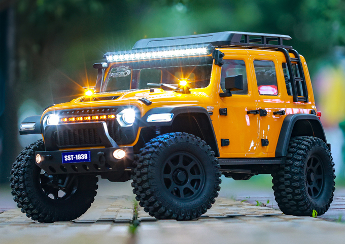 1:7 Scale 4x4 Brushless Rock Climbing